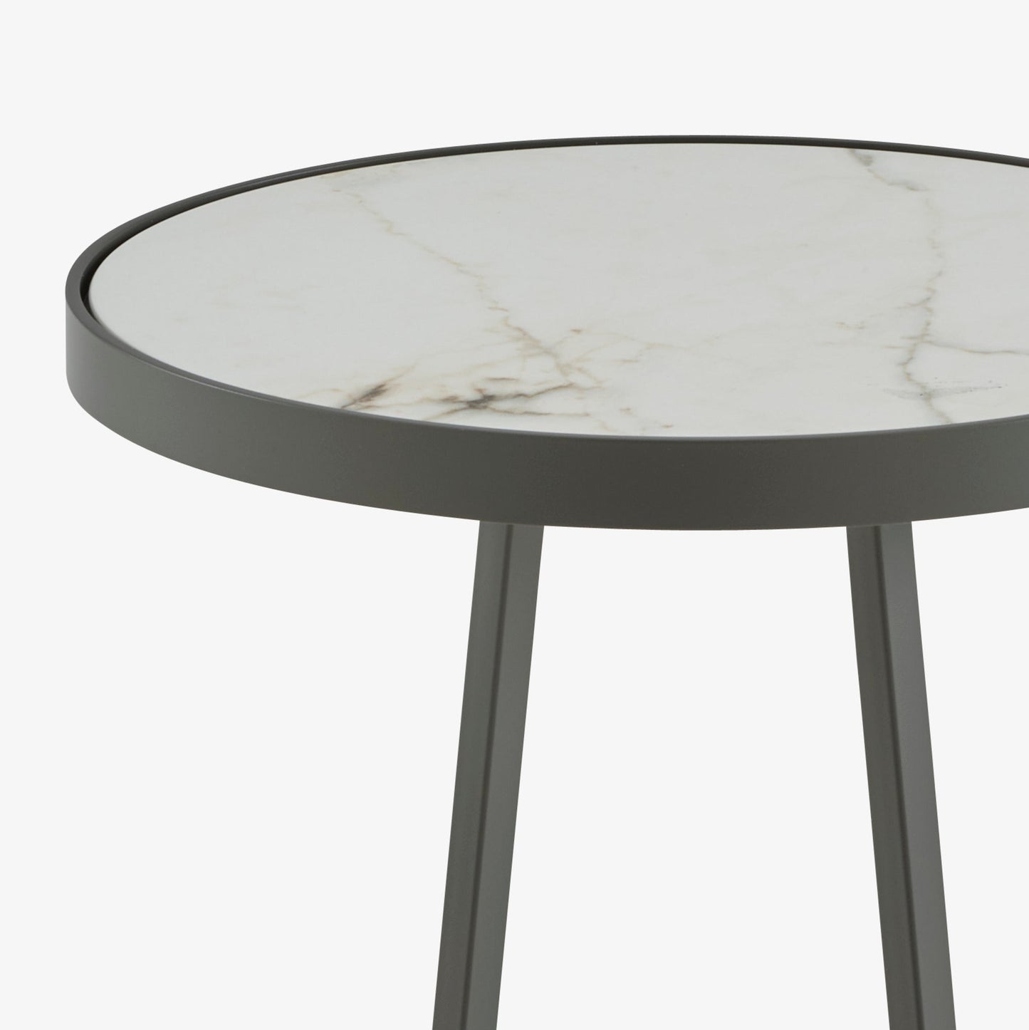 CIRCLES - Round steel garden side table.