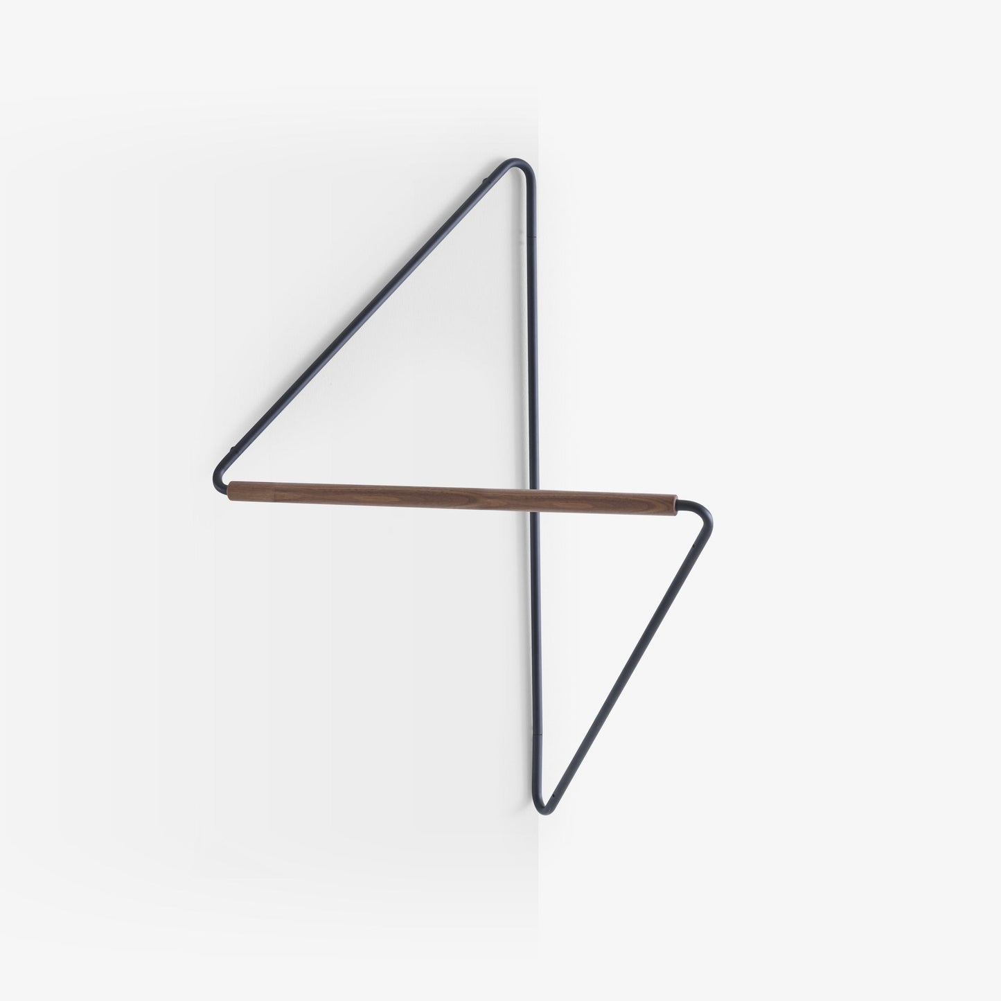 UGAO - Towel holder in tubular and walnut wood.