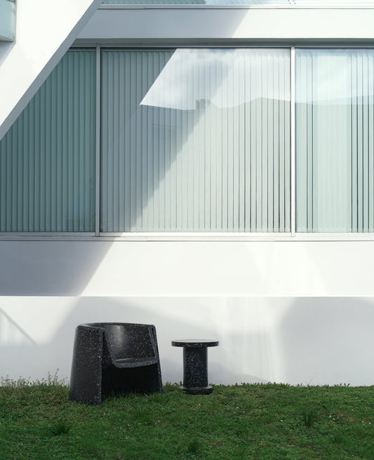 Bit side table, black