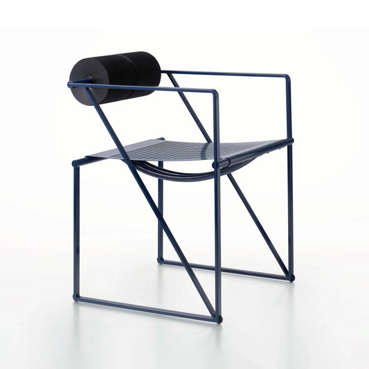 seconda / 602 Chair with arms.