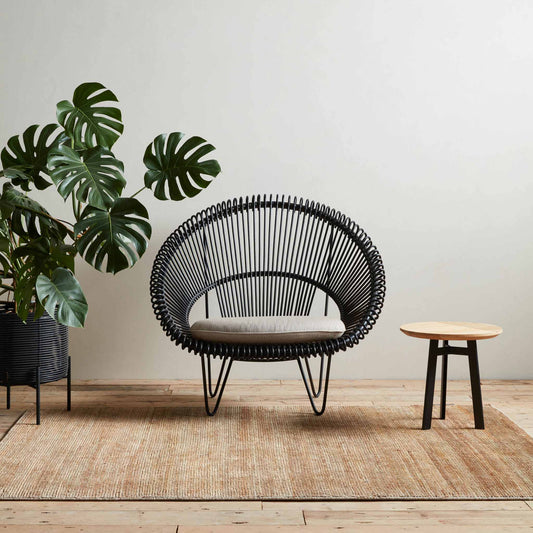 IVO - Round wicker vase.