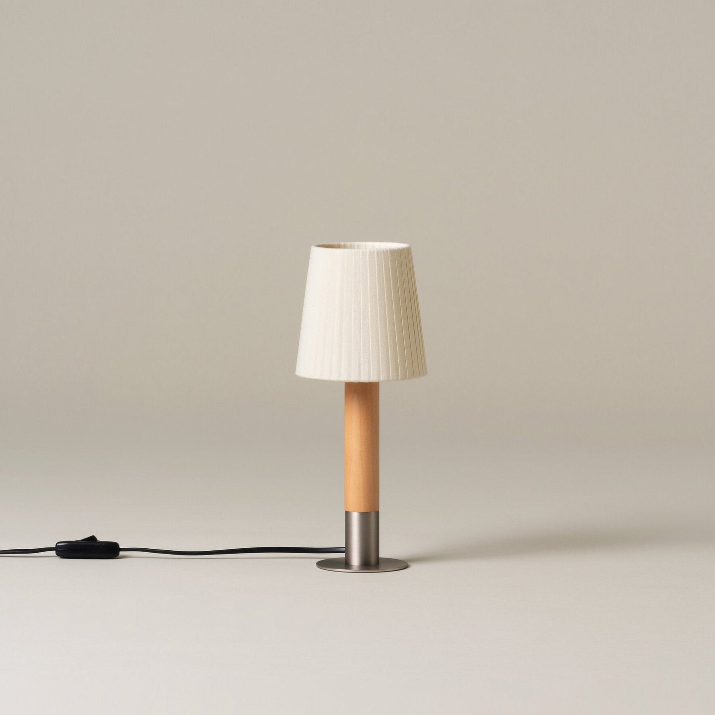 Básica Mínima - LED birch table lamp.