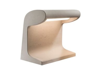 BORNE BETON GRANDE - LED cement floor lamp.