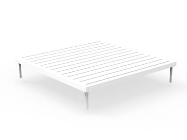 CLEOSOFT-ALU - Low square garden side table (Request Info).