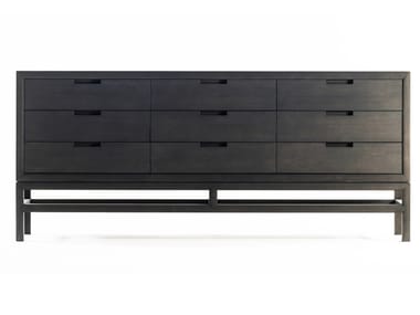SILENT DRAWER CABINET - Oak chest of drawers with integrated handles (Request Info).