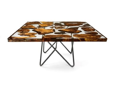 KAURI EARTH SQUARE - Square table with kauri and resin top with iron base (Request Info).