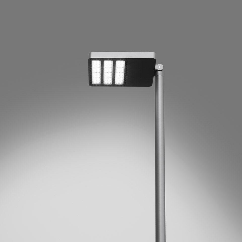 Sostituto Pole Lamp.