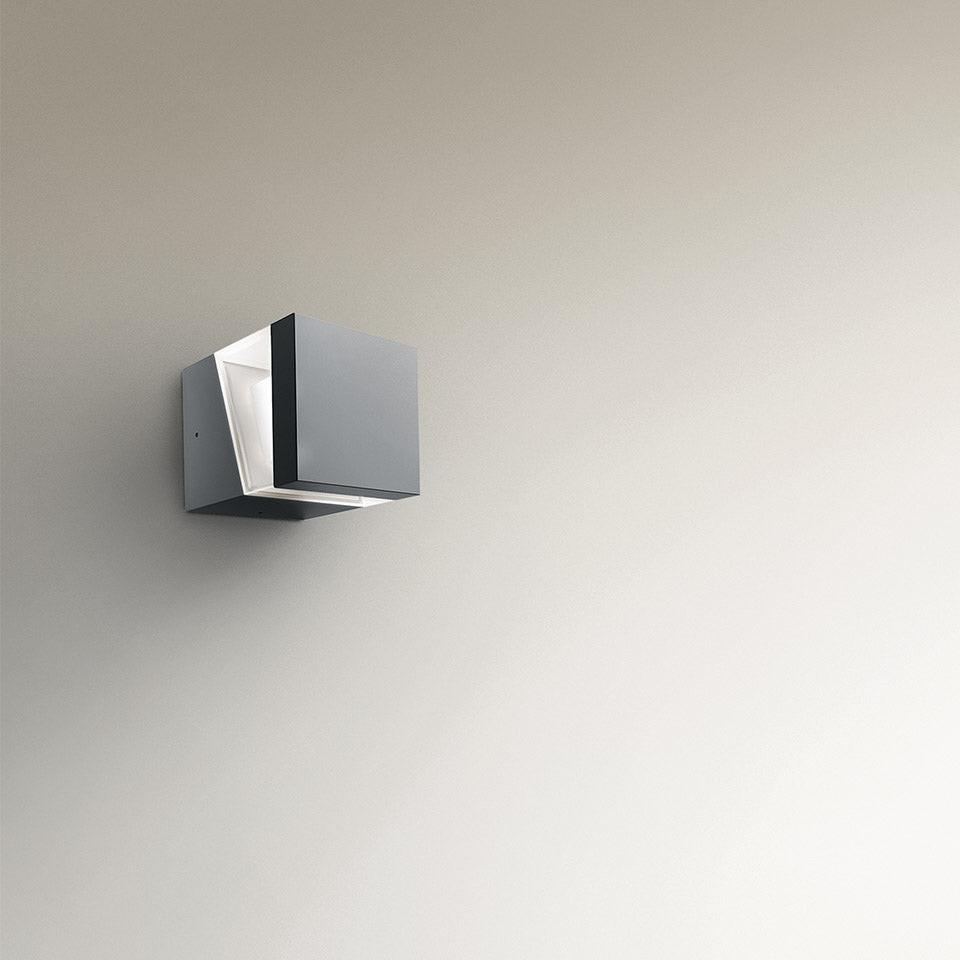Tetragono Wall Lamp.