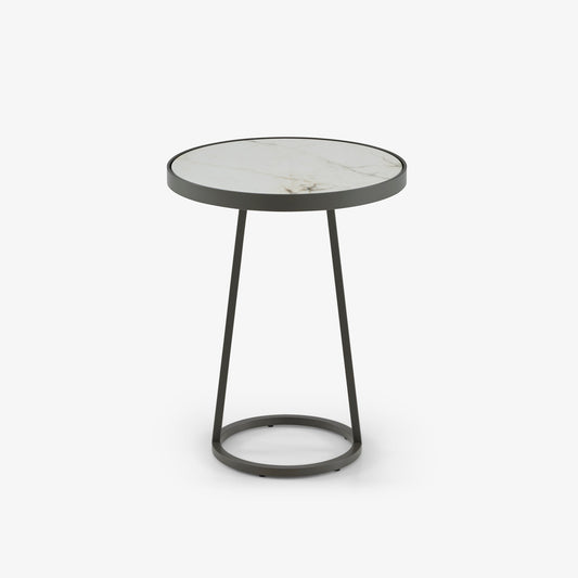 CIRCLES - Round steel garden side table.