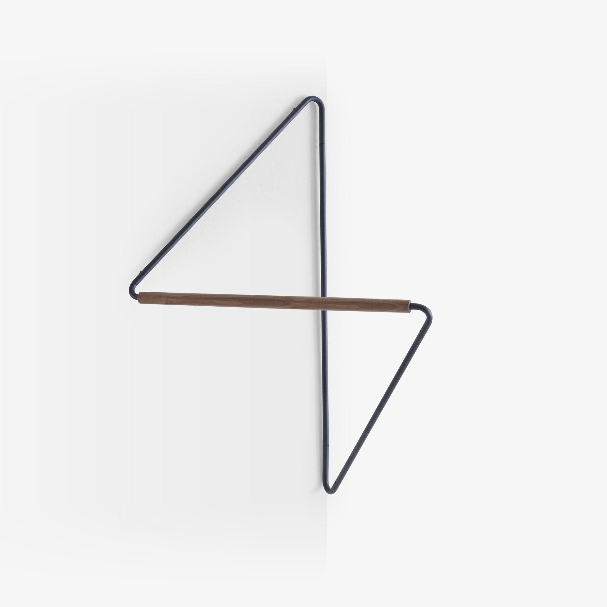 UGAO - Towel holder in tubular and walnut wood.