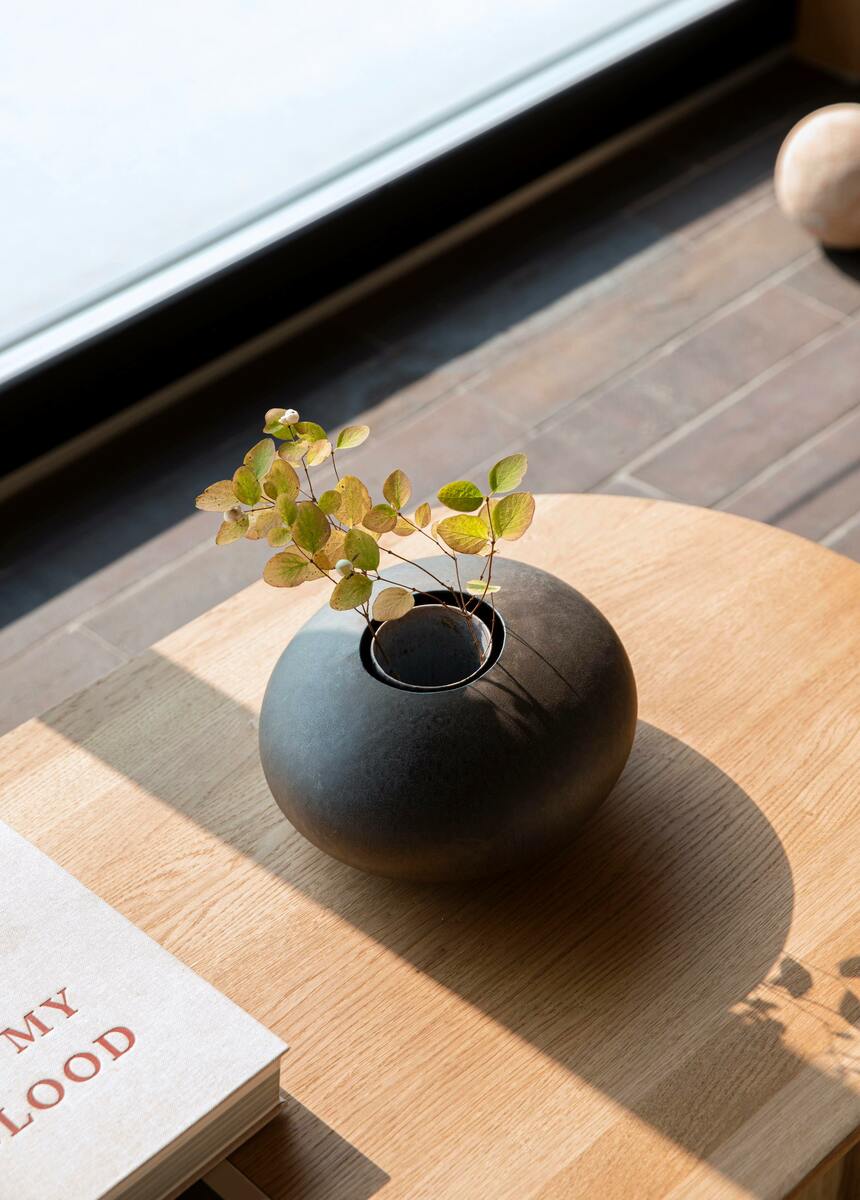 Koku coffee table, oval, lacquered oak