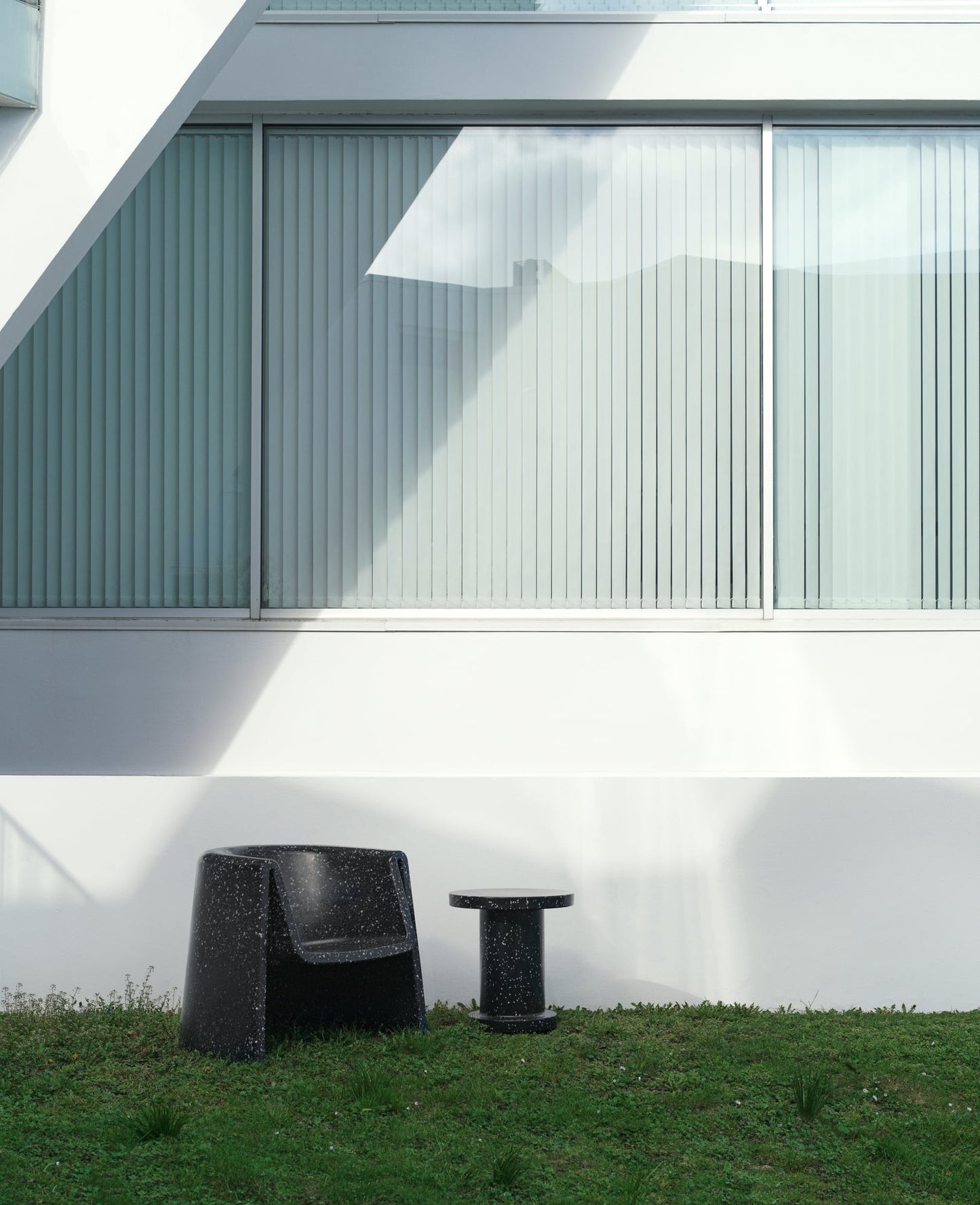 Bit side table, black