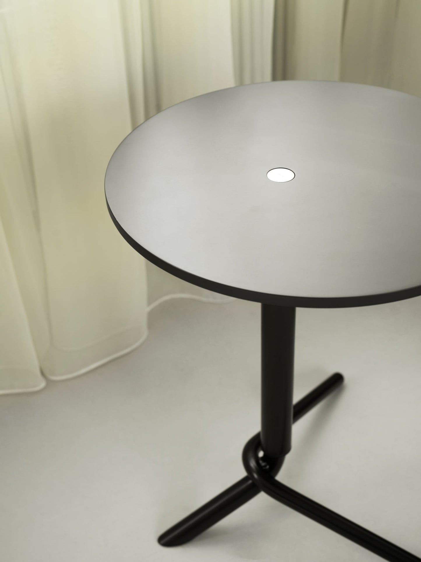 Lift side table, black