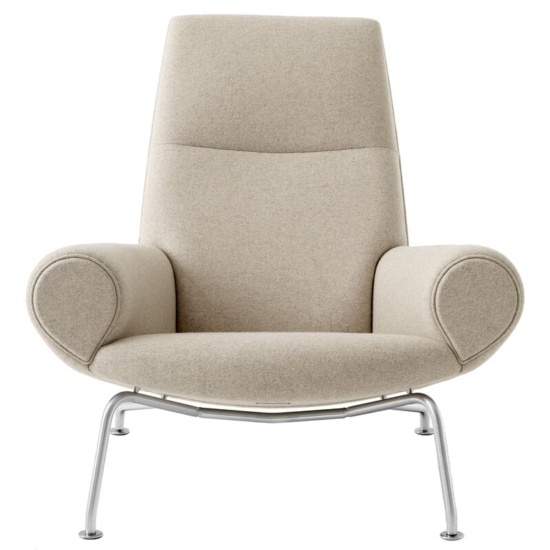 Wegner Queen lounge chair by Fredericia #brushed chrome - light beige #