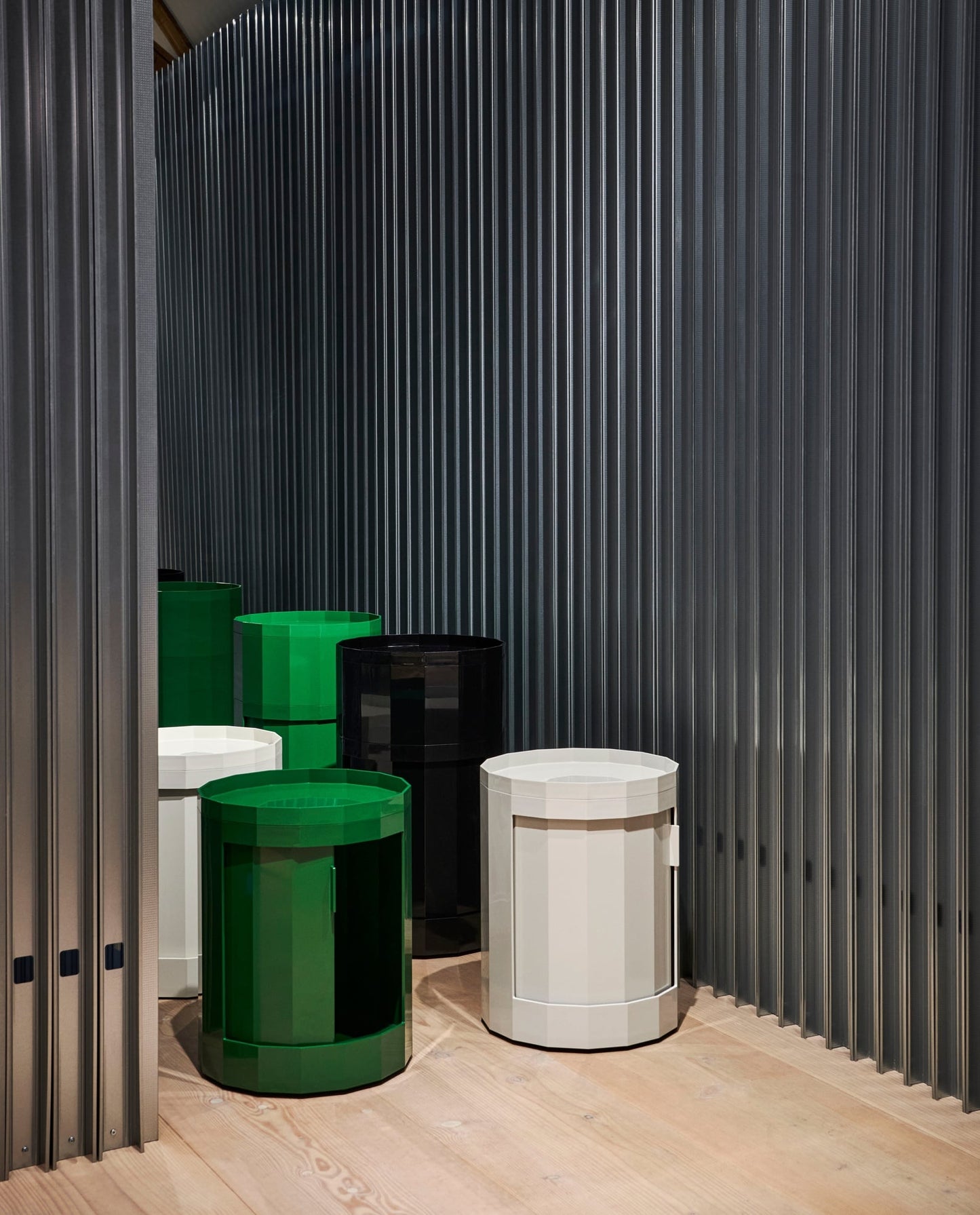 Facet cabinet incl. feet and castors, high, spinach green