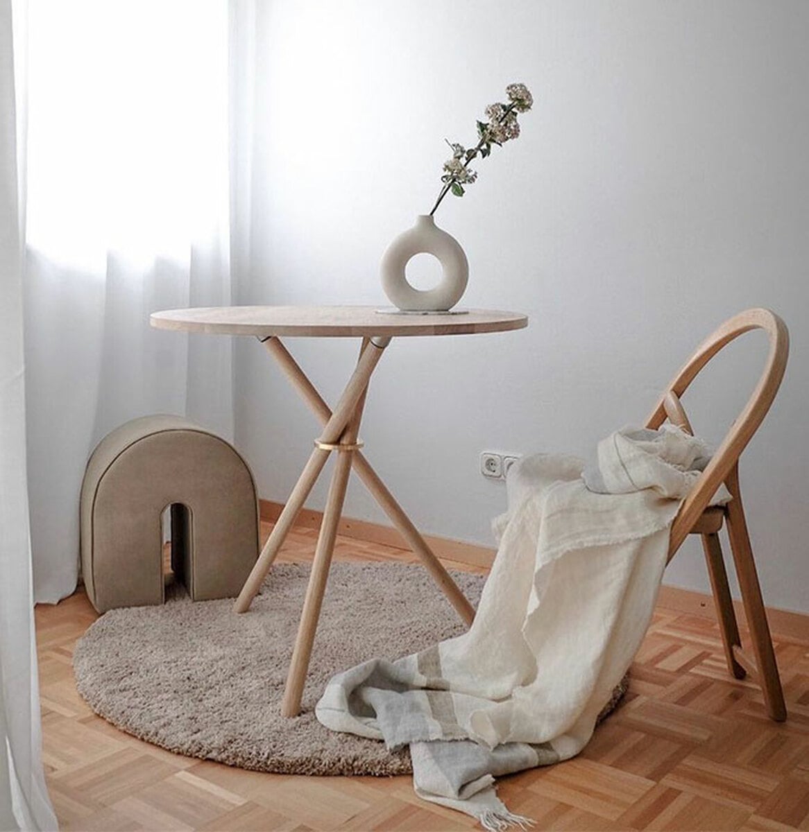 Aldric dining table, 80 cm, light oak