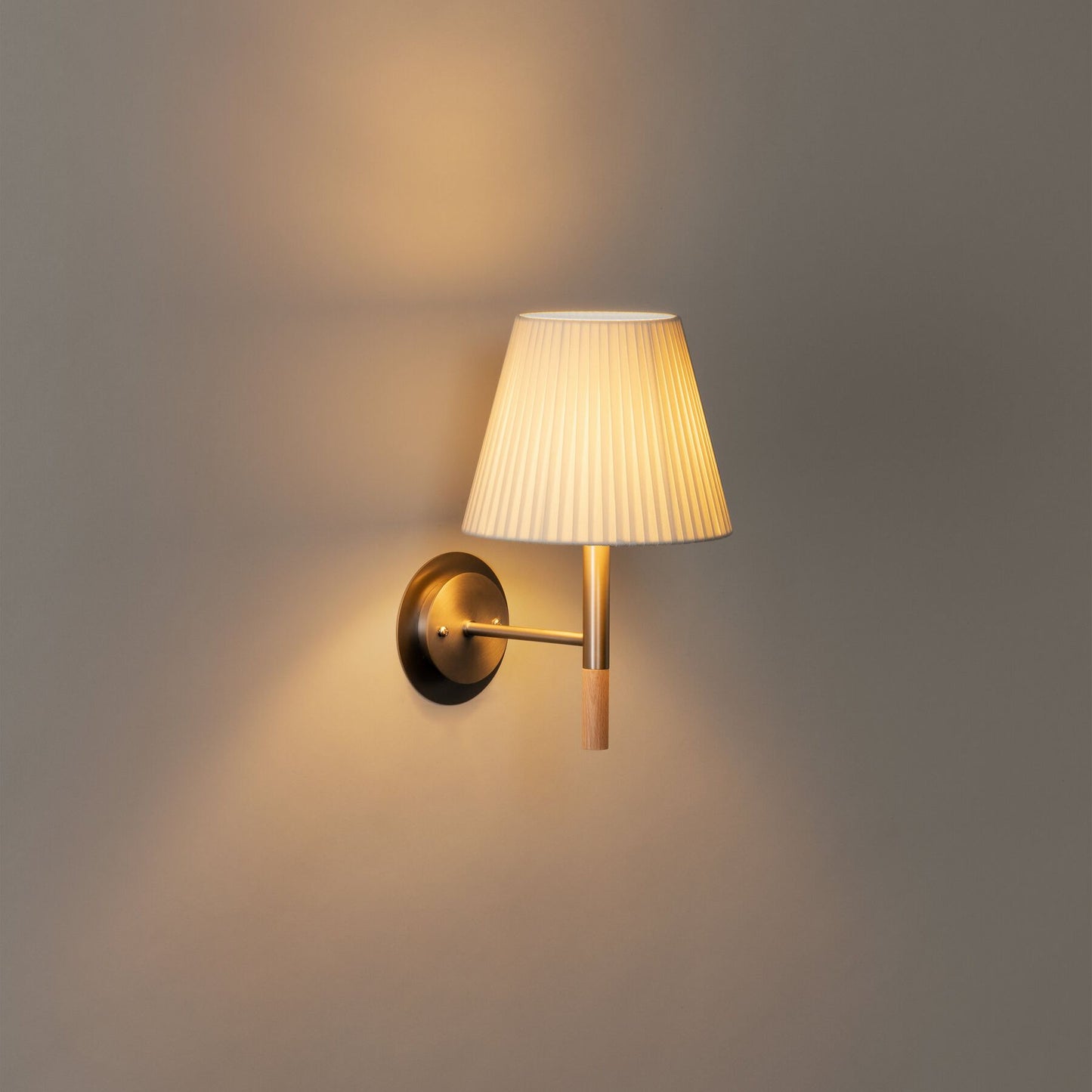 BC 2 - LED nickel wall lamp.
