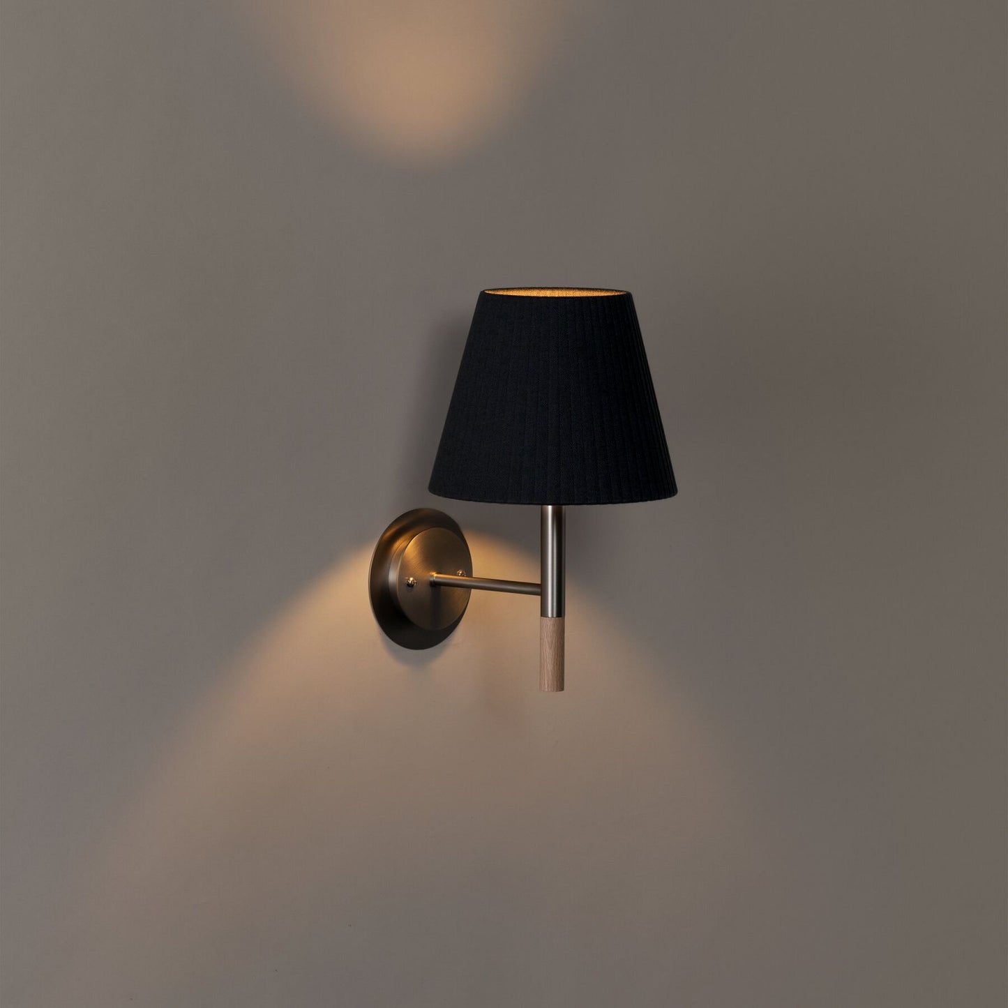 BC 2 - LED nickel wall lamp.