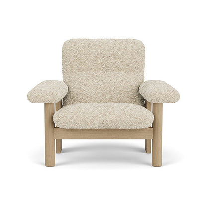 Brasilia Lounge Chair, Sheepskin by Audo Copenhagen #Sheepskin Nature / Natural Oak