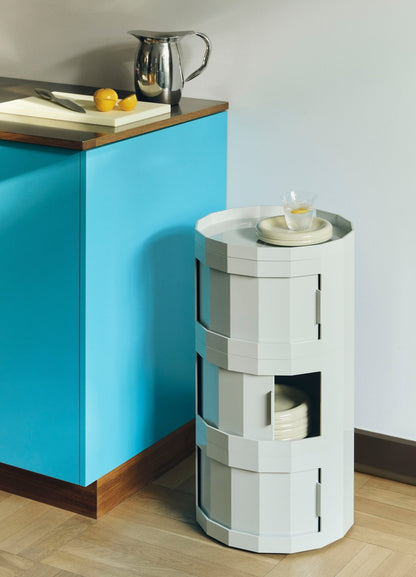 Facet cabinet 30, incl. feet and castors, three doors, misty grey