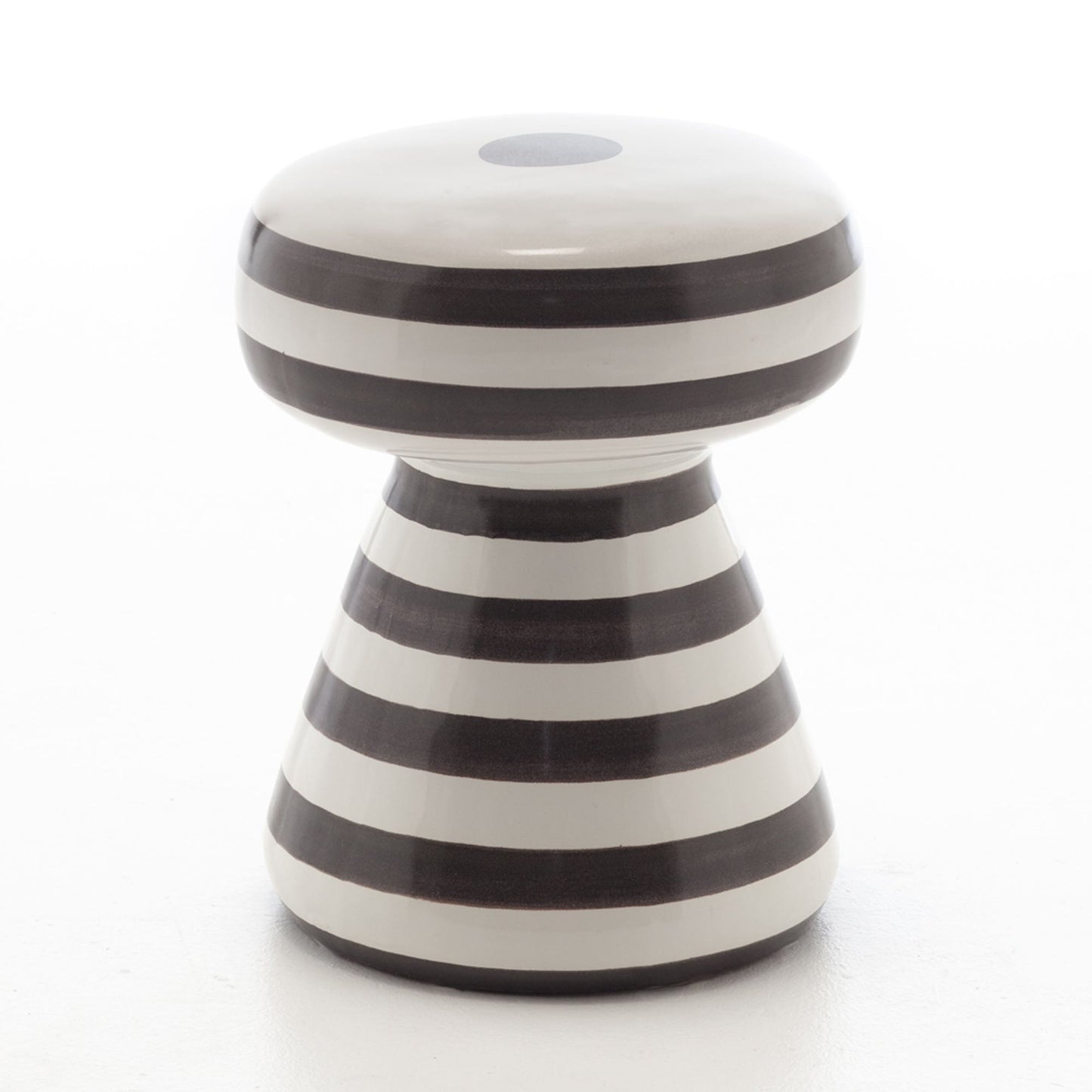 INOUT 44 - Cement stool / coffee table.