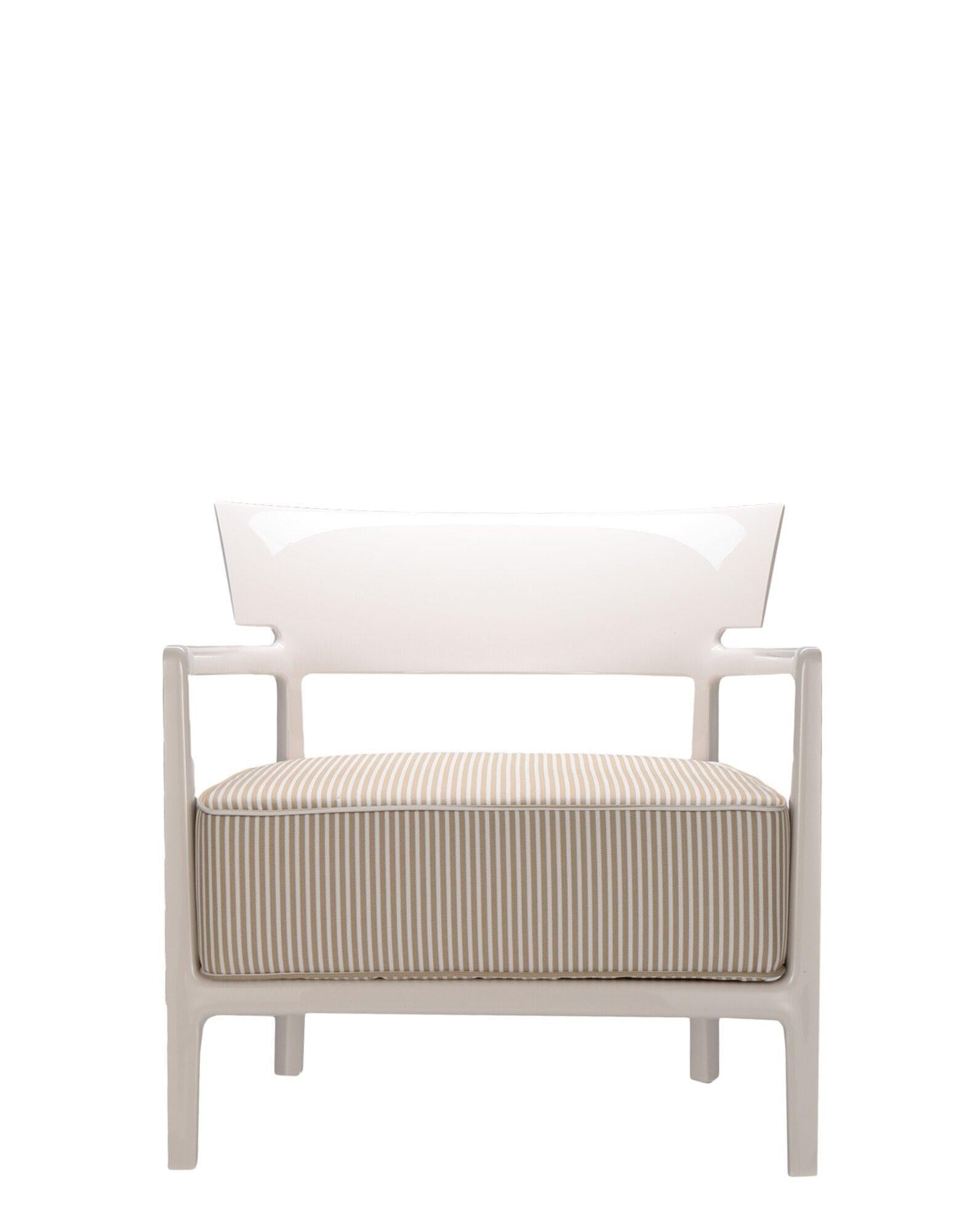 Cara Outdoor Lounge Chair.