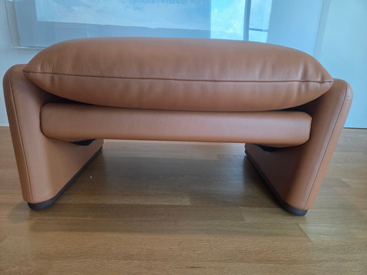 [Domestic Stock/B-Grade] Maralunga & Maralunga Maxi - Leather Pouf / Upholstery Grade-X - 13X201 / Leg Finish-Natural Walnut