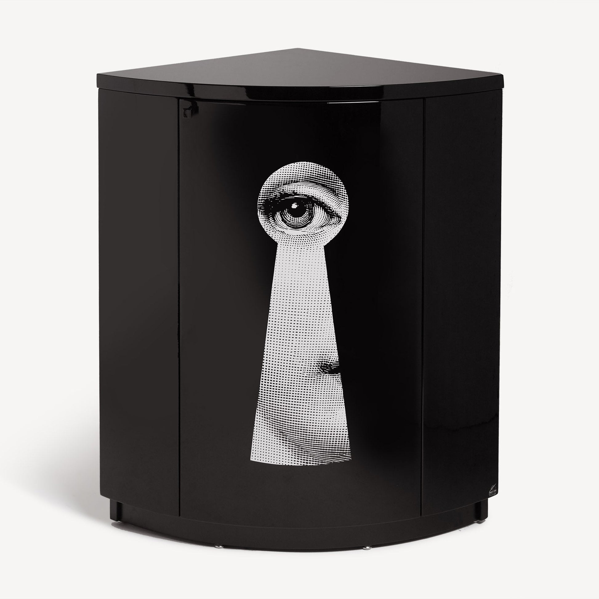 Corner cabinet Serratura