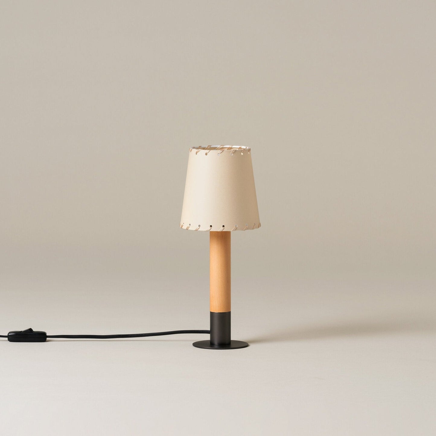 Básica Mínima - LED birch table lamp.