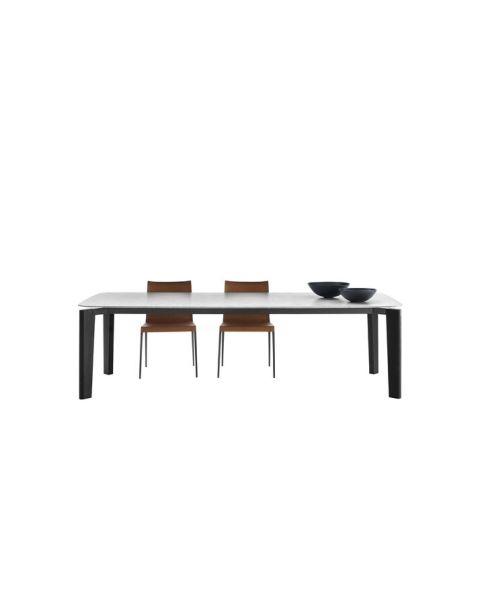 Oskar Tables.