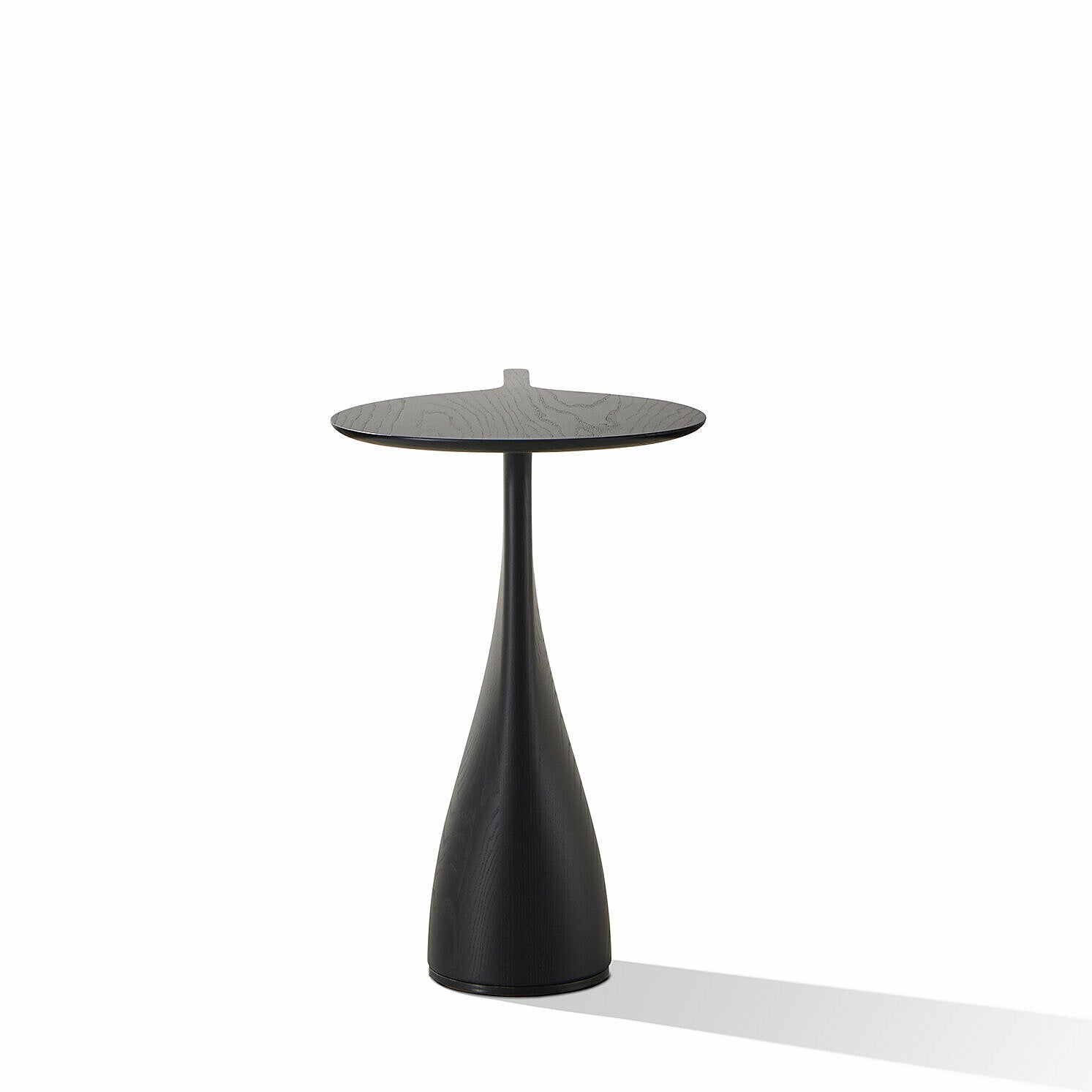 TUKY - Round beech coffee table.