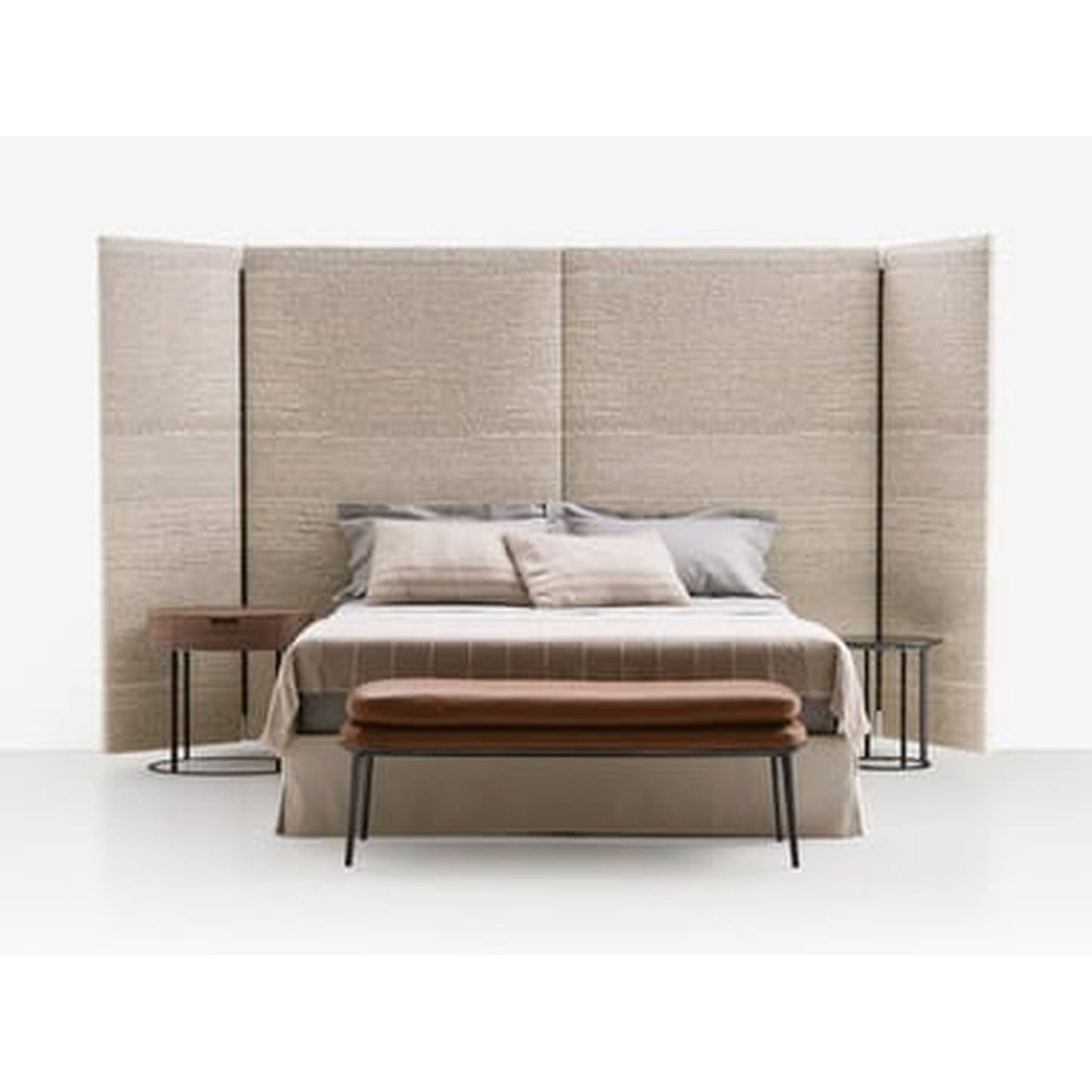 Maxalto DIKE bed with high headboard