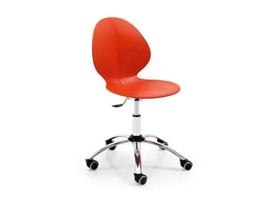 BASIL - Office chair with castors with 5-Spoke base (Request Info).
