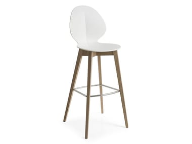 BASIL W - Chair with footrest (Request Info).