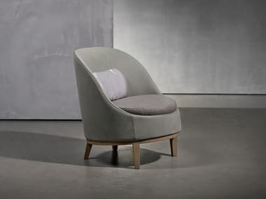 BELLE - Leather armchair with fire retardant padding by Piet Boon