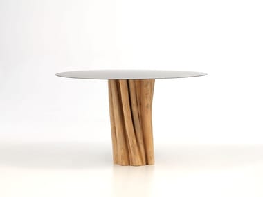 BRICK 36 - Round iron dining table.