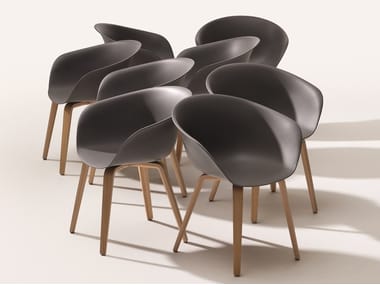 DUNA 02 - Recycled plastic chair with armrests (Request Info).