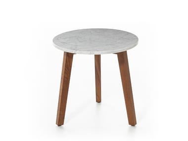 INOUT 742 - Round iroko coffee table with top in white Carrara marble (Request Info).