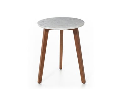 INOUT 744 - Round iroko coffee table with top in white Carrara marble (Request Info).
