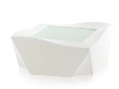 KAMI NI - Low polyethylene coffee table (Request Info).