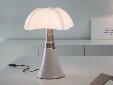 PIPISTRELLO MED (Medium) - LED table lamp.