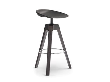 PLUMAGE - High trestle-based polypropylene stool with footrest (Request Info).