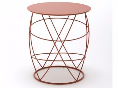ROLF BENZ 942 - Round metal coffee table (Request Info).