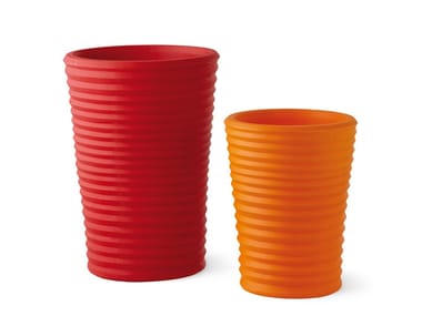 S-POT - Polyethylene garden vase (Request Info).