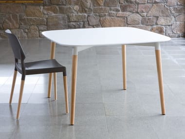 BELLOCH - Metallic structure table with natural beech wood legs (Request Info).