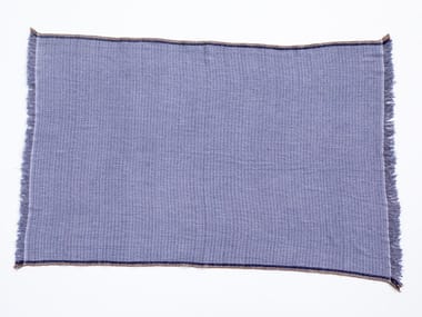 ALIS - Solid-color handmade lap robe (Request Info).