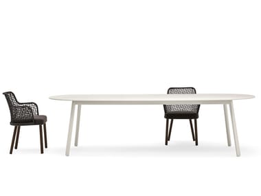 EMMA - Oval powder coated aluminium garden table by Varaschin