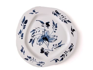 ENGLISH DELFT - Porcelain dinner plate (Request Info).