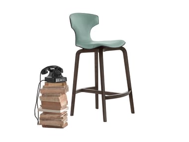 MONTERA - High leather stool with footrest (Request Info).