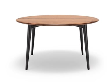 ROLF BENZ 900 - Round solid wood table (Request Info).